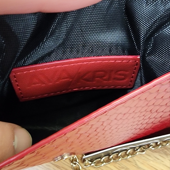 New Ava/Kris Ruby Red Faux Snakeskin Evening Purse 44" Gold Chain 5 X 3.5 - Picture 6 of 7